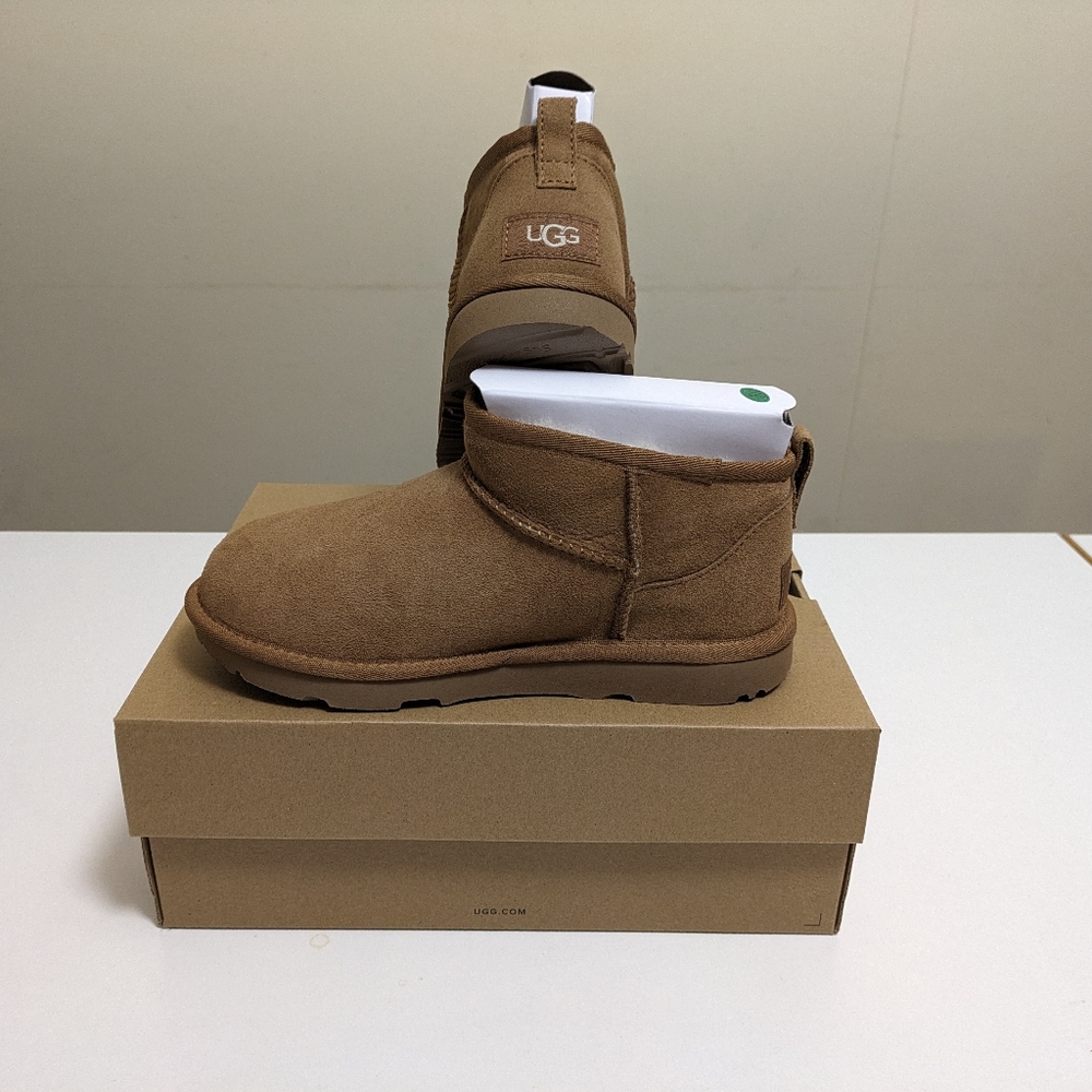 Ultra Mini Ugg Women Size 6/Big Kid Size 4